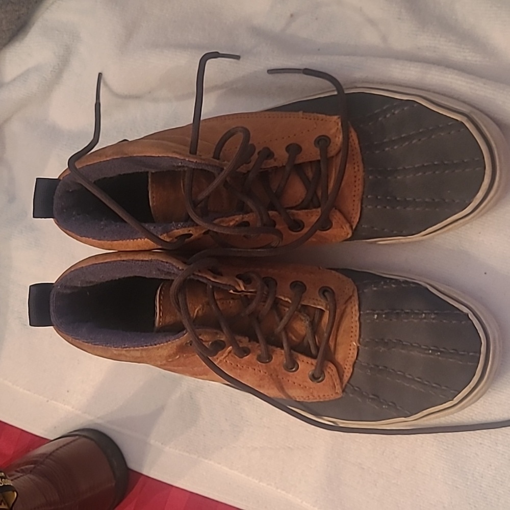 Vans unisex high top shoes size 7 men, 8.5 women